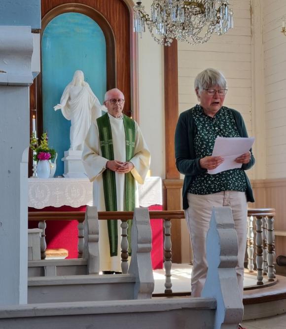 Prost Olv Rune Ertzeid og kirketjener/klokker Gunhild Falch.