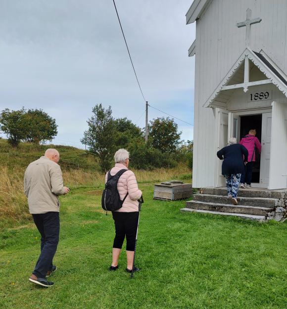 Et besøk i kirken hører også med.